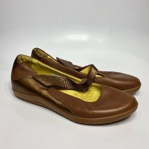 Tsubo leather‎ mary Jane Shoes size 9